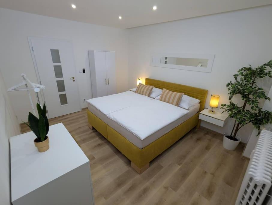 Cool Apartment Znojmo Exterior foto